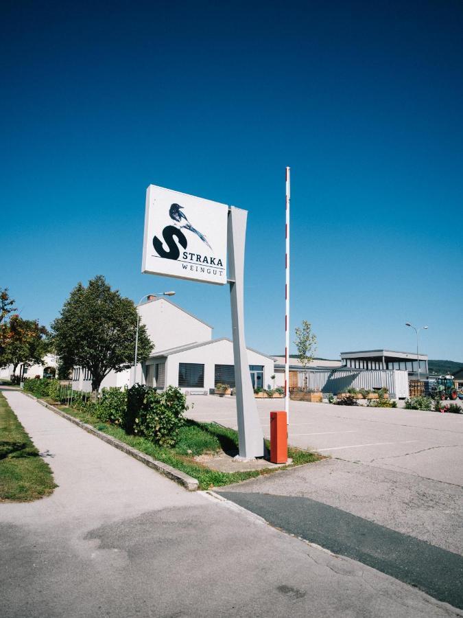Weingut Straka Apartment Rechnitz Exterior foto